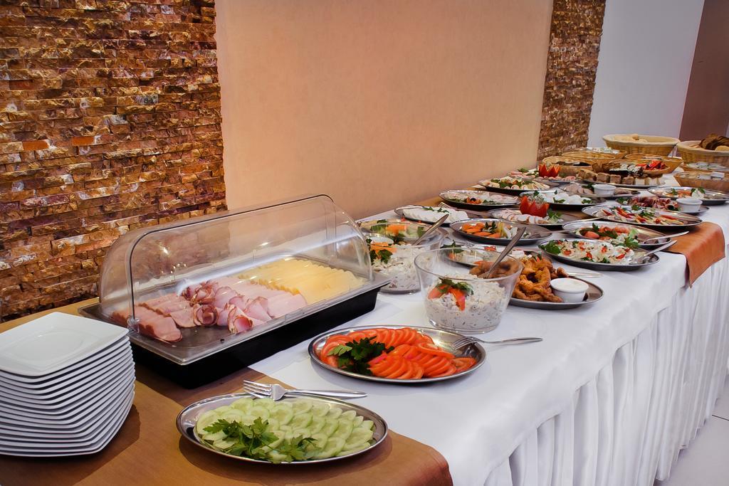Trzy Korony Hotel Głogów Małopolski Eksteriør billede